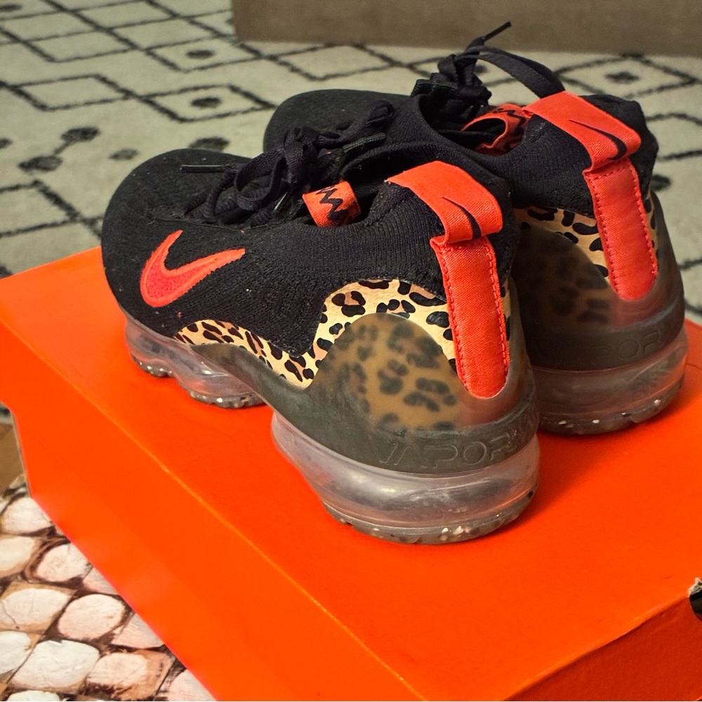 Nike Vapormax rare Black and Red Sneakers with Leopard Print - Picture 4 of 9